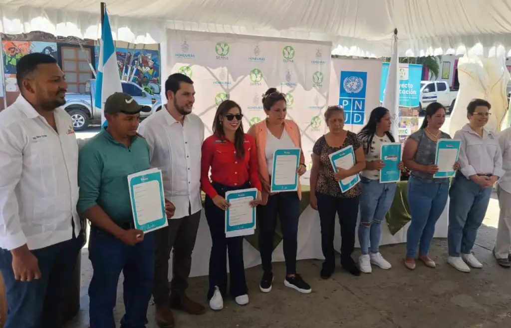 El Gobierno Legaliza “Cajas Productivas” y Emprendimientos en Cantarranas, Francisco Morazán