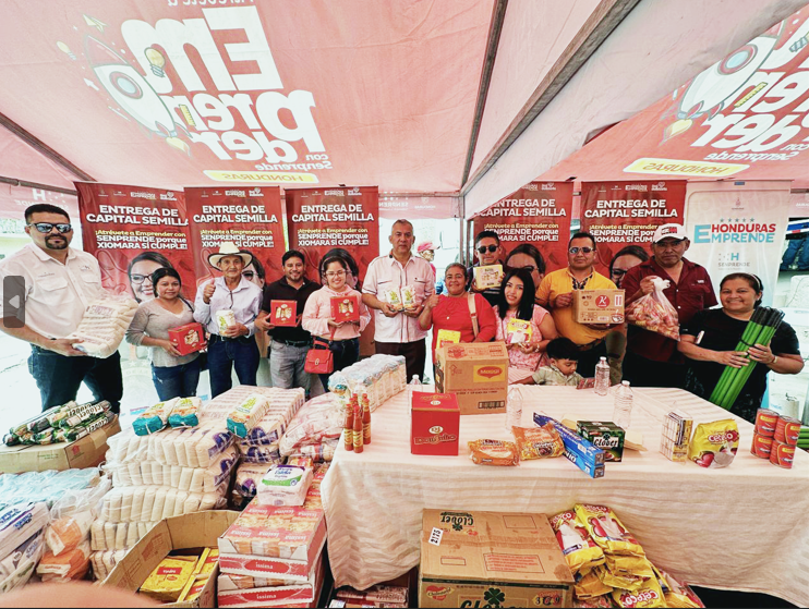 La presidenta Castro abastece los Mercados Campesinos de Francisco Morazán