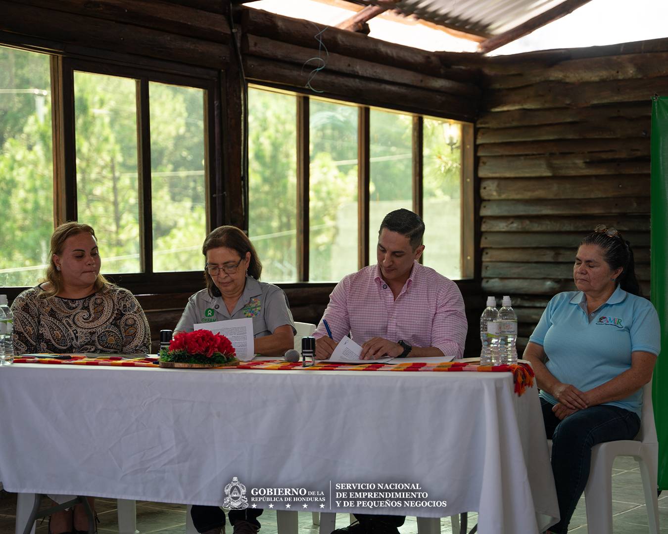 SENPRENDE y OXFAM formalizan alianza para fortalecer el empoderamiento económico de mujeres rurales en Intibucá